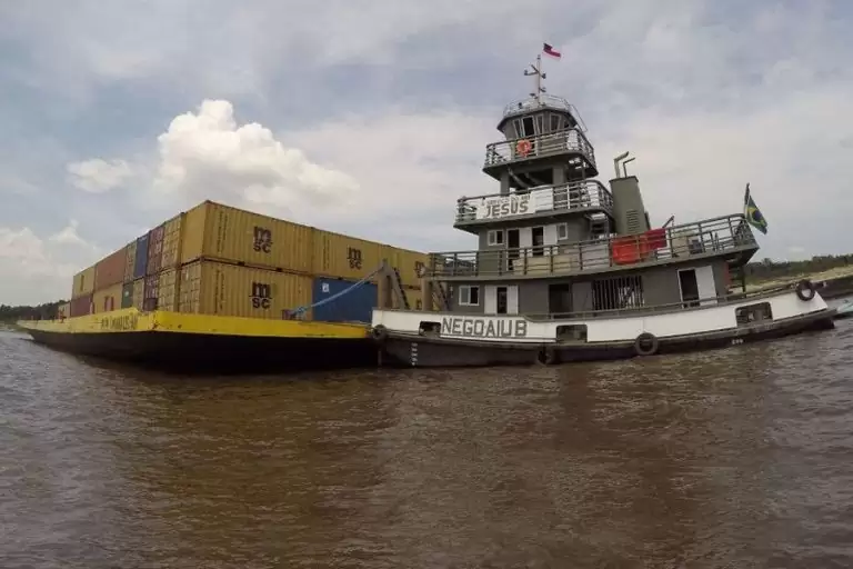 A MercoNorte Transportes opera o transporte de cargas em balsas no eixo Porto Velho x Manaus x Belém