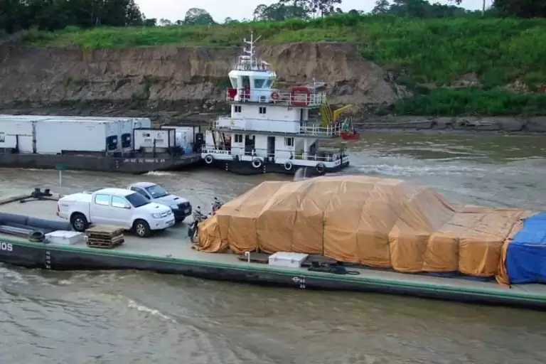 MercoNorte faz o Transporte de Veículos em balsa Manaus x Tefé x Manaus, transportando seu veículo, máquinas pesadas, mercadorias e produtos.